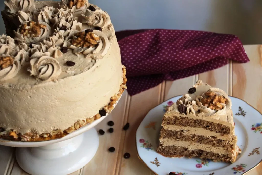 Torta de Nuez y Cafe