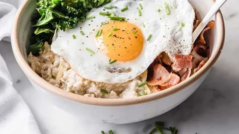 avena con huevos y bacon