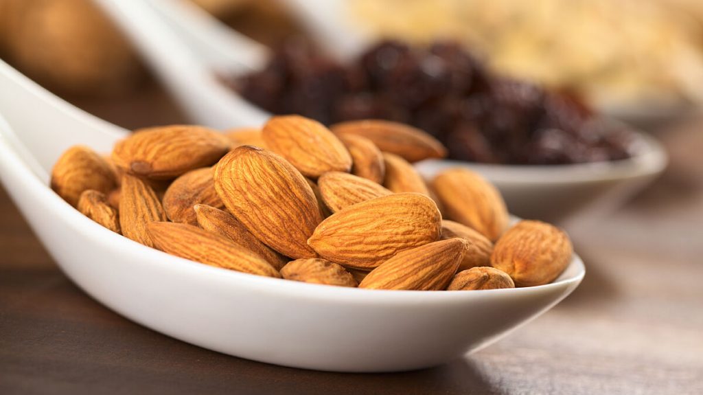 beneficios de comer almendras en la noche muestra
