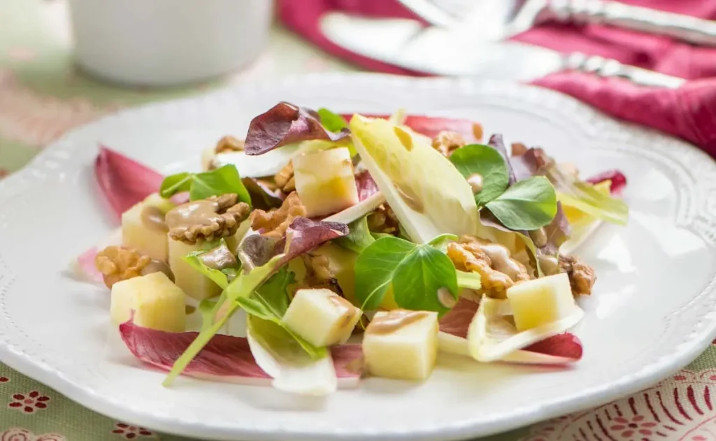 Deliciosa Ensalada de Manzana con Pecanas: Una Explosión de Sabores y Nutrición 2 ensalada de manzana con pecanas 3