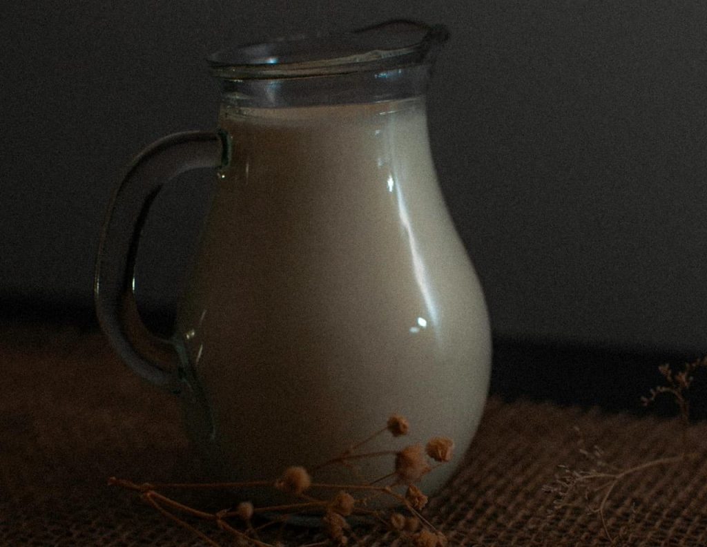 leche de almendras es buena para el higado peru