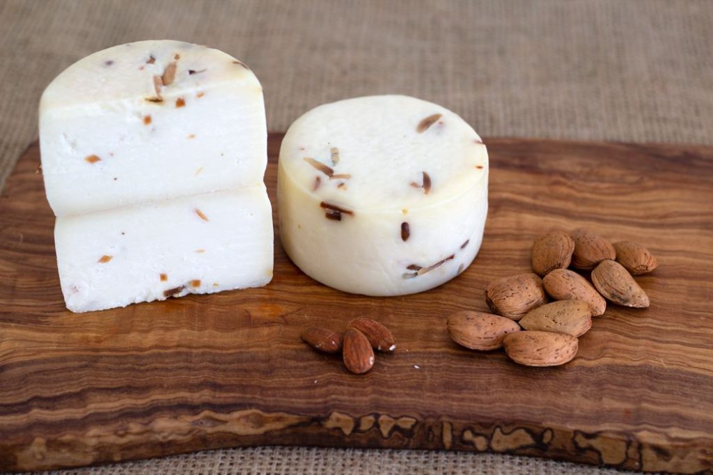 queso de almendras ejemplo