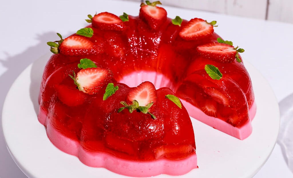 Strawberry Jello Cake min