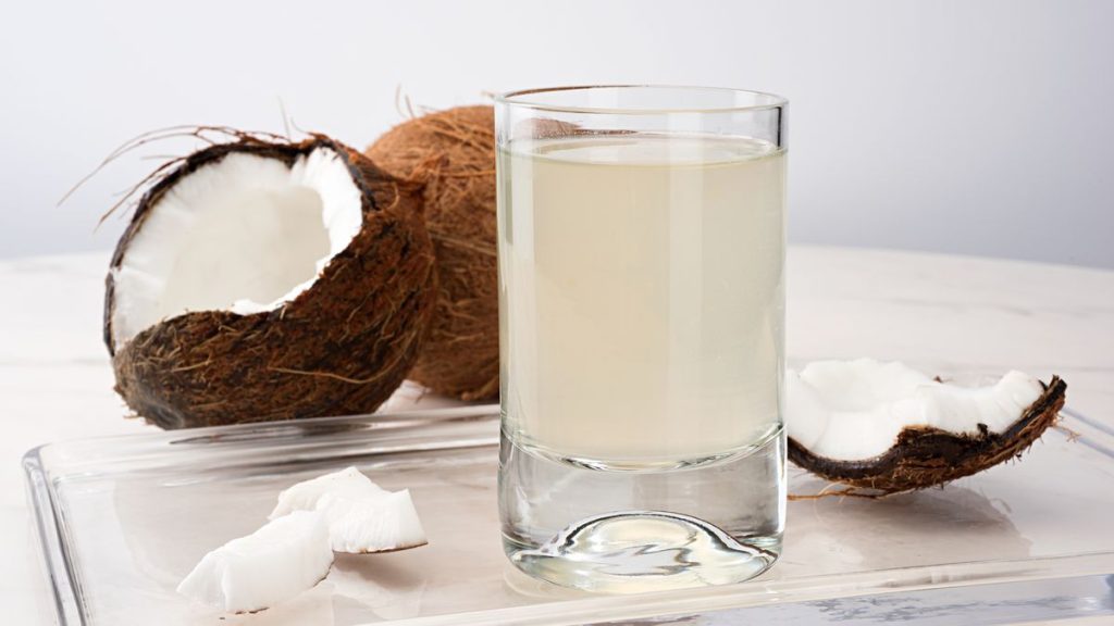 agua de coco para el dengue