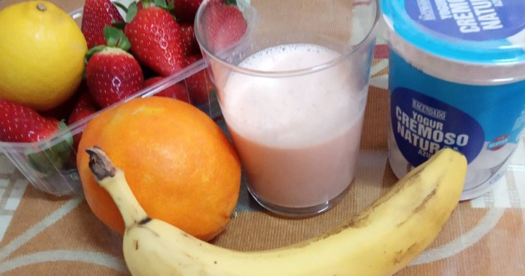 batido de fresa con platano y naranja 2
