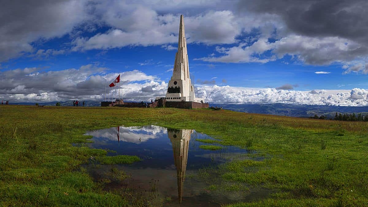 obelisco quinua peru turistico edited