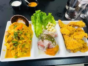 ceviche con chicharron de pescado