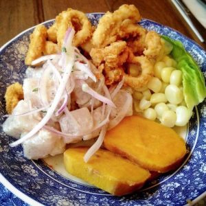 ceviche con chicharron de pota